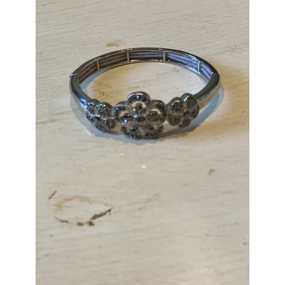 Monet Stretch‎ Silver Bangle Bracelet – EUC - Picture 3 of 4